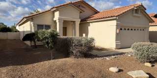 Sunrise & Sabino Canyon Four Bedroom Rental Gallery 1