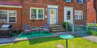 2461 Adrian Street Gallery 26