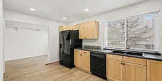 Spacious 2Bed/2.5Bath Townhouse in Central Denver Gallery 9