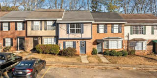 1096 Chinook Street Gallery 1