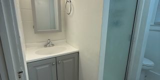 Cozy 2 bed 1 bath available now! Gallery 31