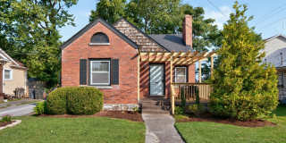 Adorable 3 bedroom downtown bungalow Gallery 1
