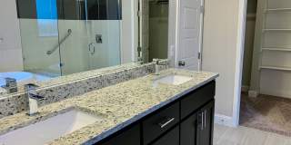 Gorgeous 5 bedroom home. Spacious and Elegant! Gallery 19
