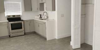 Stunning Apartment  at 467 Golden Isles Drive Gallery 5