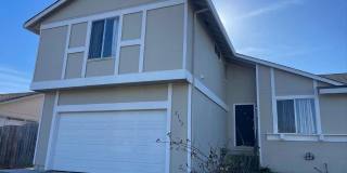 Spacious 3 Bed/2 Bath Duplex~ PG  Water Included Huge Savings!! Gallery 1