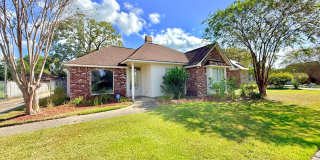 3 Bed, 2 Bath Home with Large Backyard in Fairmont Subdivision 3 Bed, 2 Bath Home with Large Backyard in Fairmont Subdivision Gallery 1