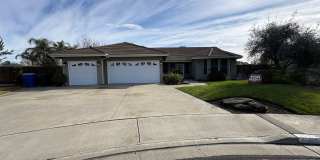 Spacious home with 3 Car Garage & Pool Available Now! Spacious home with 3 Car Garage & Pool Available Now! Gallery 3