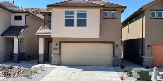 Desert Bluff 4 Bed Home! Gallery 3