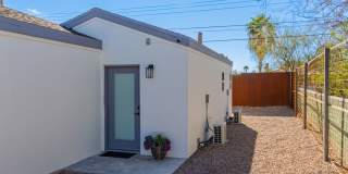 **COMING SOON!**Central- Charming 1 bd w/ all utilities included! Gallery 1