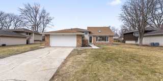 7728 Williams Street Gallery 1