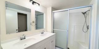 Cute Upgraded 2 bedroom/2 Bath Gallery 16