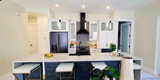 Bold Sarasota Bay Luxury Custom Home, 5 beds/4 baths, Private pool. Gallery 12