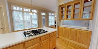 Stunning Brick Home in Cotswold in Quiet cul-de-sac Gallery 21