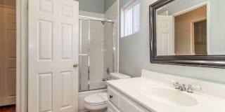 Spacious 6 Bedroom Home With Huge Backyard! Gallery 23