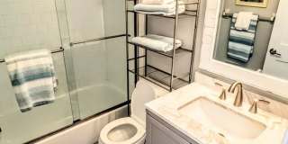 Seasonal/short term 2/2 vacation condo close to Anna Maria Gallery 29