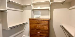 Large 3 Bed, 2 Bath in Beautifully Well-Maintained Neighborhood Gallery 14