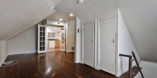 Awesome House for your Large Group - HUGE HOUSE with 3 Floors - 3 Kitchens, 3 Bathrooms, Awesome Indoor & Outdoor Space. Great For OSU Game Days! Gallery 31