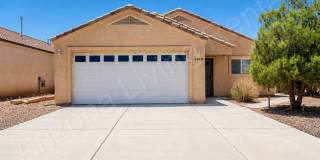 COOL SHADE, COZY LIVING, CONVENIENT LOCATION Gallery 1