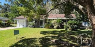 Charming 3-bedroom, 2-bath brick bungalow in Wellwood West Subdivision Gallery 1