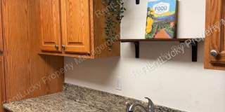 Cozy Kirkland Condo! 1 Bed, 1 Bath w/ Updated Kitchen and Additional Parking! Gallery 3