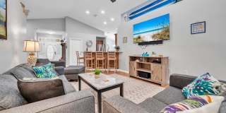 Gorgeous 4 bedroom pool house for rent w/ deeded beach access + pool & yard service included in the rent! Gallery 25