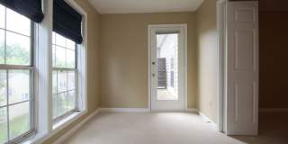Large upper-level condo Gallery 9