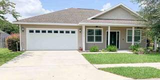 Oak Ridge Home - 3 Bed 2 Bath Home Gallery 1