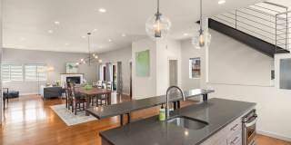 3bd/2.5ba Seattle Home Gallery 6