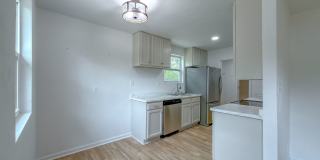 RENOVATED 4/2 in Walkable Location, Stainless Steel Appliances, & Garage/Workshop! Available NOW for $1850/month! Gallery 9