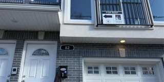 82 Devine Street Gallery 4