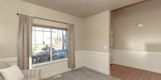 Mt. Rainier View Home on Cul-De-Sac with 3-Car Garage & A/C Gallery 8