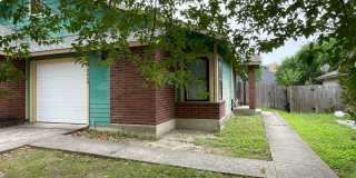 Well Maintained Duplex in Great Location! Gallery 1