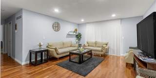 705 Randolph Street Gallery 5