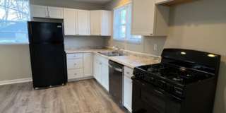 Charming 2 Bedroom Home with Fenced Yard Available for Pre-Lease! Gallery 9