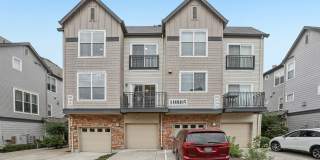 Dual-Suite 2BR/2.5BA Townhome-Style Condo — Gas Fireplace, Balcony & Attached Garage | Heron Creek, Hillsboro Gallery 1