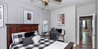 4 BEDROOM POOL & SOLAR HOME! Gallery 28