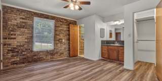 Fabulous 5 bedroom home walking distance to UofA! Gallery 9