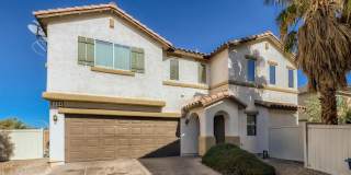 2 Story with Vaulted Ceiling and All Kitchen Appliances Gallery 4