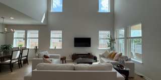 Wonderful 5 bedroom 4 bath home with Office + Media Room Gallery 8