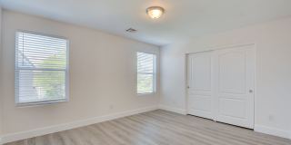 2 Story 2 Bedroom Gated Community Amazing Location Gallery 18