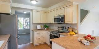 Welcome home to your private woodland retreat tucked away in the heart of Gladstone! Gallery 7