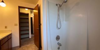 Charming 2 Bedroom Duplex with Spacious Yard in Gresham! Gallery 8