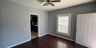 Near Eastside 3 Bedroom 2 Bath with Central air Gallery 6