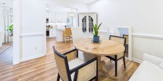 Beautiful 3 bd/ 2.5 house with Renovated Kitchen Gallery 14
