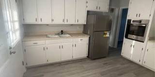 Comfortable & Convenient Living in the Heart of West Columbia Gallery 1