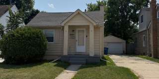 2 Bedroom SF Property with 2 car detached garage Gallery 4