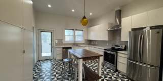 Fully Restored 2BR Classic Near Downtown Dignowity Hill Gallery 10