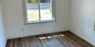 Charming 2 bed 1 bath near tower district Gallery 14