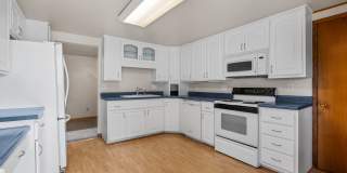 4 Bedroom Remodeled with 2 Stall Detached Garage 4 Bedroom Remodeled with 2 Stall Detached Garage Gallery 3