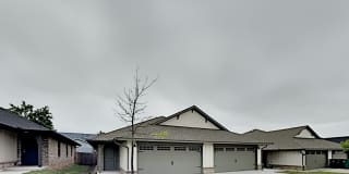 2 Bedroom 2 Bathroom 2 Car Garage Duplex Close to Broadway Extension and 8 Minutes from Downtown OKC Gallery 1